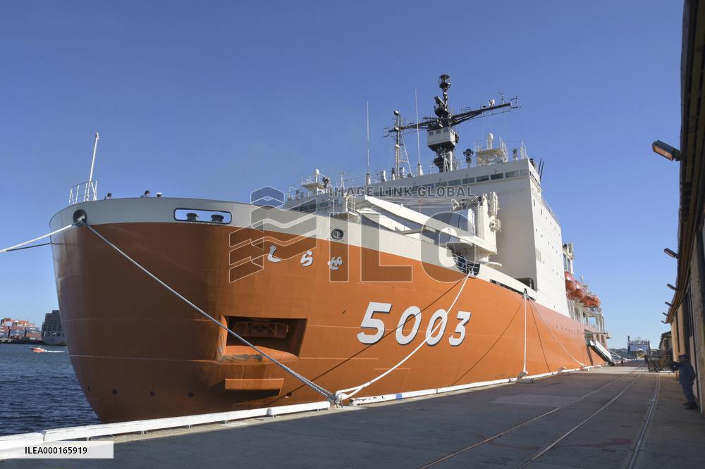 Japan Antarctic research ship