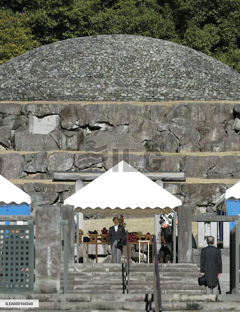 Japan emperor's visit to mausoleums of past emperors