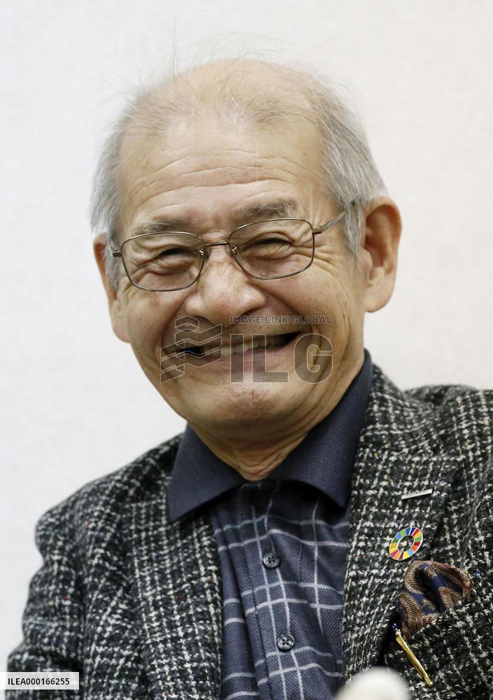 Nobel laureate Yoshino leaves for Stockholm