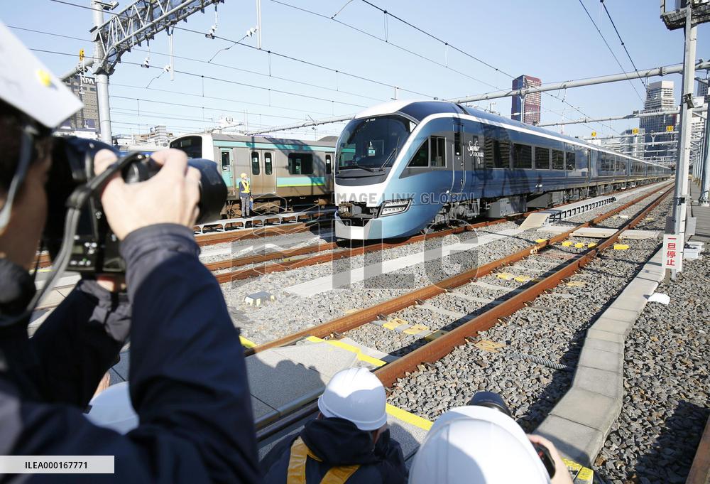 JR East luxury Saphir Odoriko express