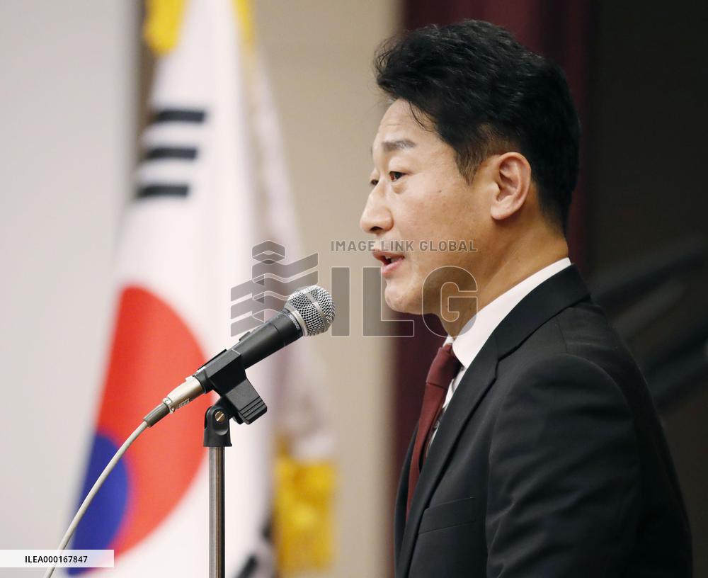 Japan-S. Korea talks on export controls