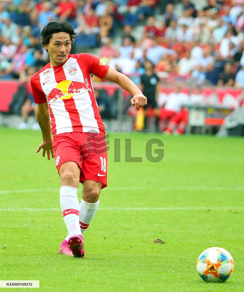 Football: Liverpool-bound Takumi Minamino