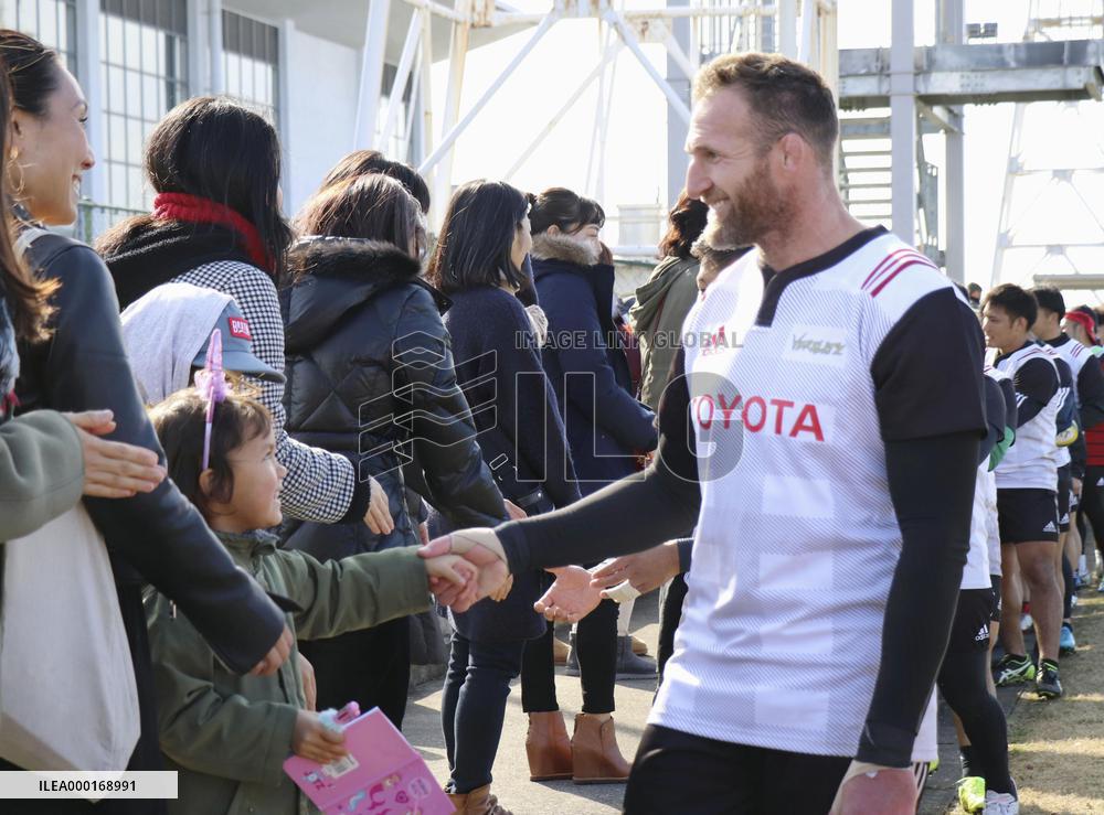 Rugby: Kieran Read trains with his new team in Japan