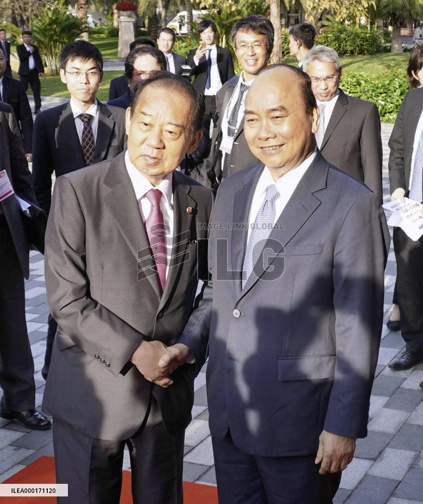 Vietnamese PM, secretary general of Japan's LDP