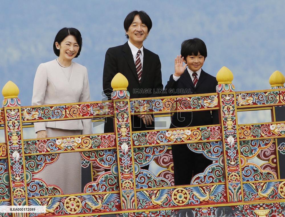 Crown Prince Fumihito's family travels to Bhutan