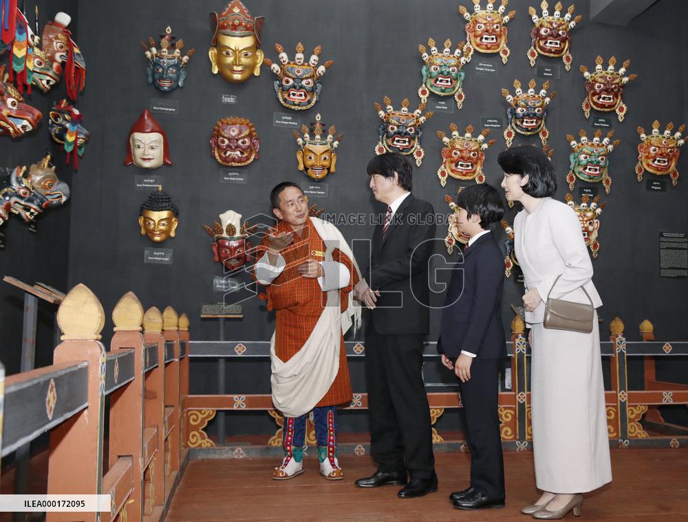 Crown Prince Fumihito's family travels to Bhutan