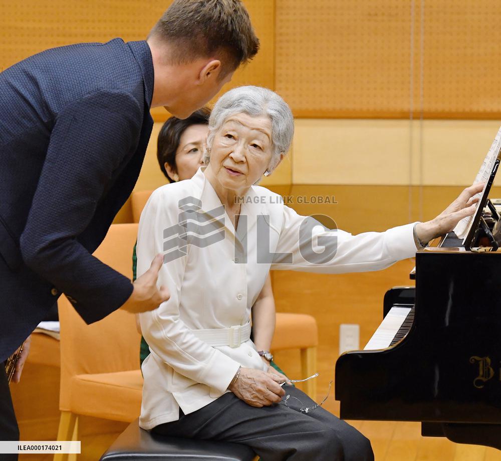 Former Japan empress at music workshop