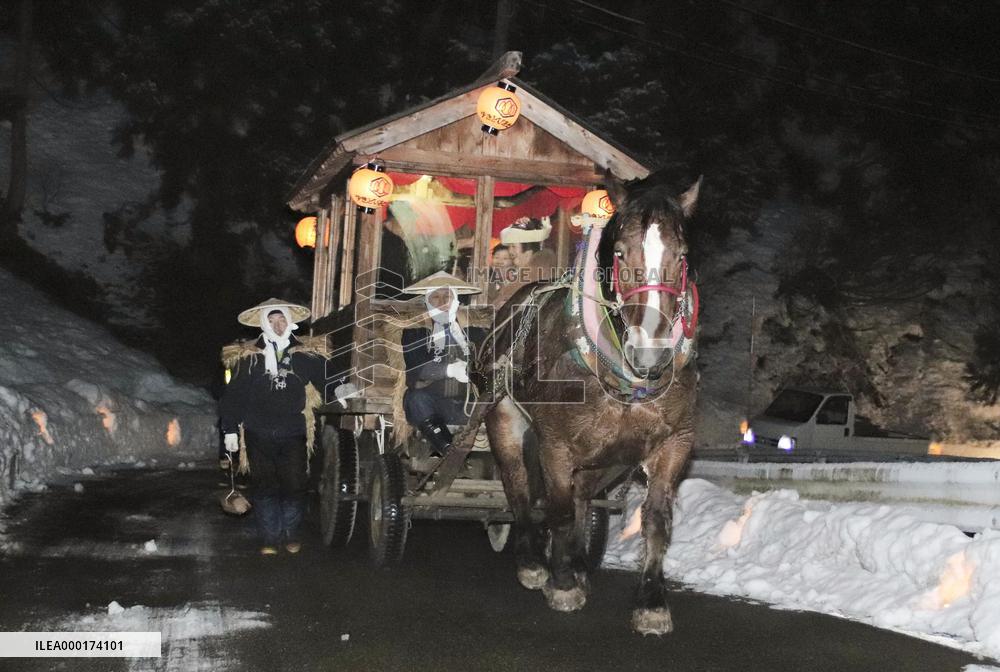 Snowy wedding parade in Japan