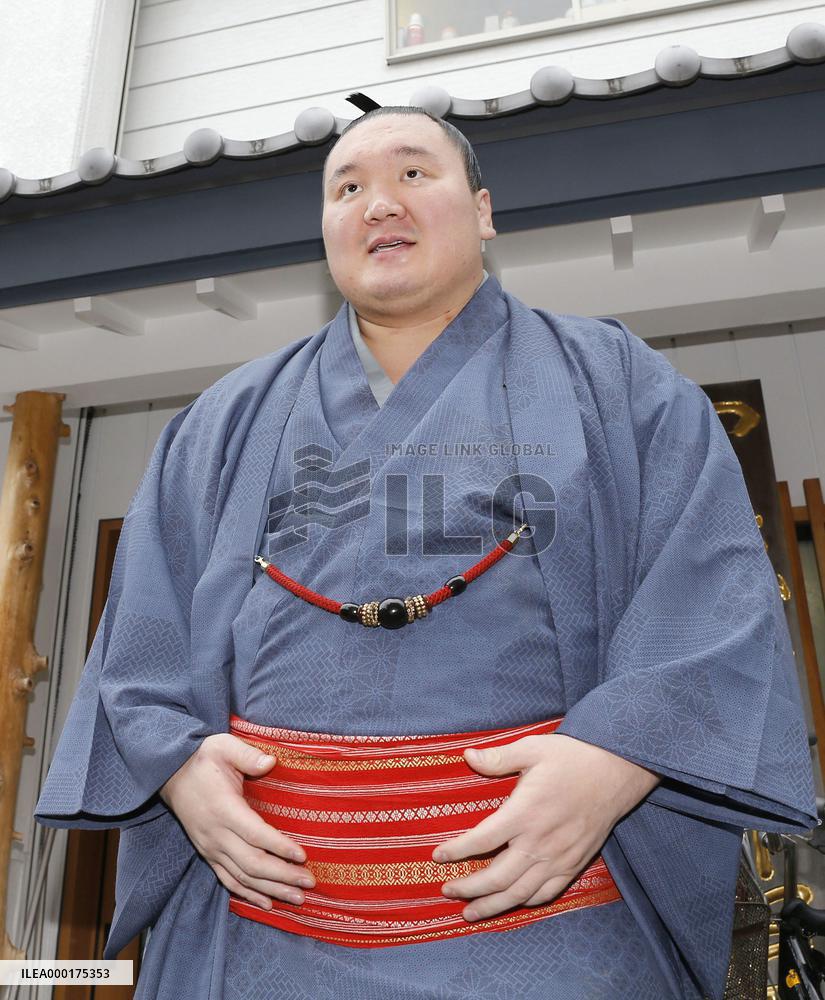 Sumo: Hakuho gets Japanese nationality