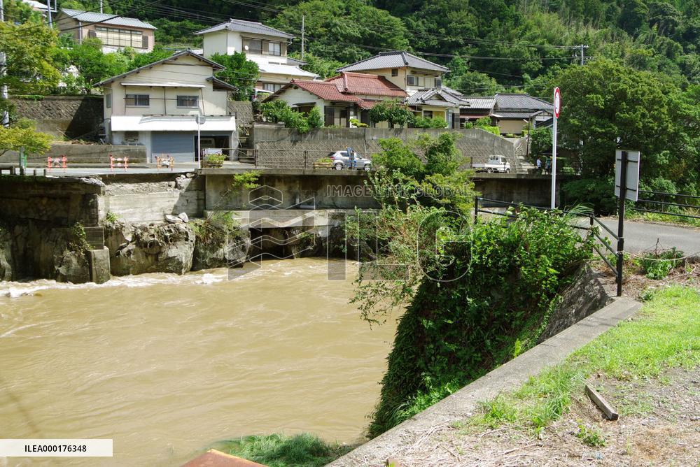 Typhoon Faxai hits Tokyo area