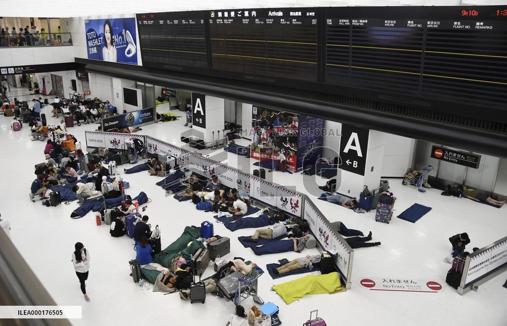 Narita airport chaos after Typhoon Faxai