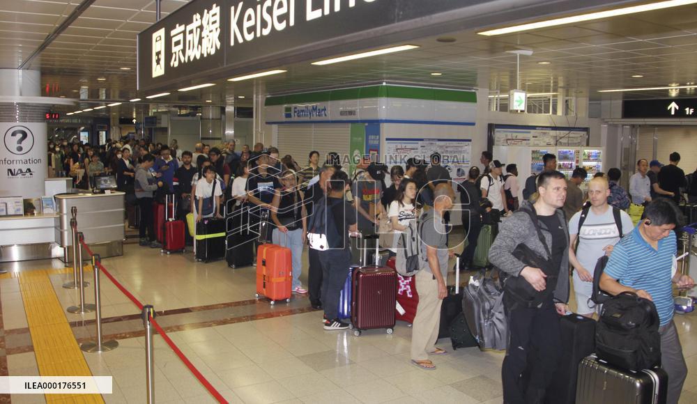 Narita airport chaos after Typhoon Faxai