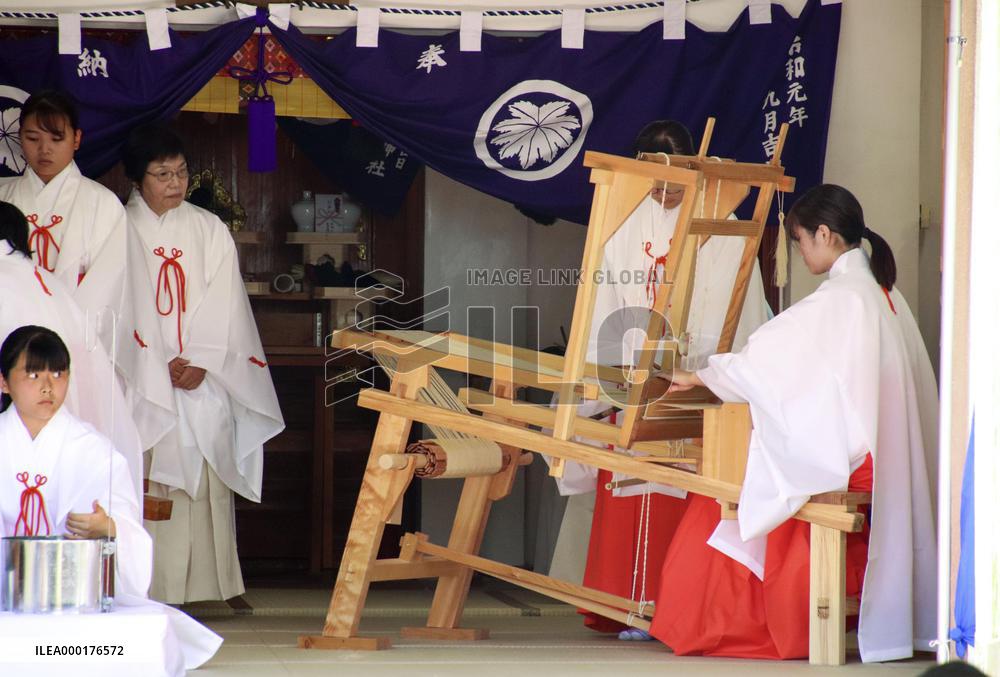Weaving of fabric for Japan imperial rite