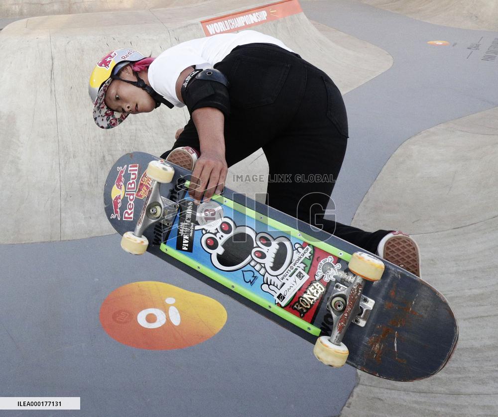 Skateboarding: Sakura Yosozumi