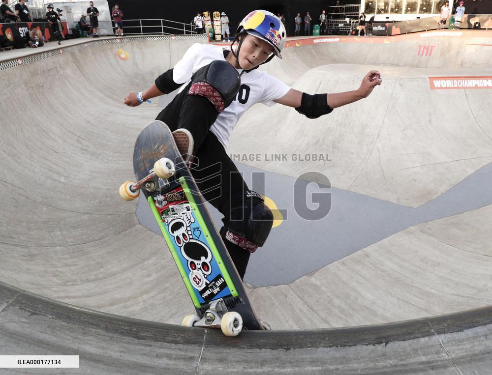 Skateboarding: Sakura Yosozumi