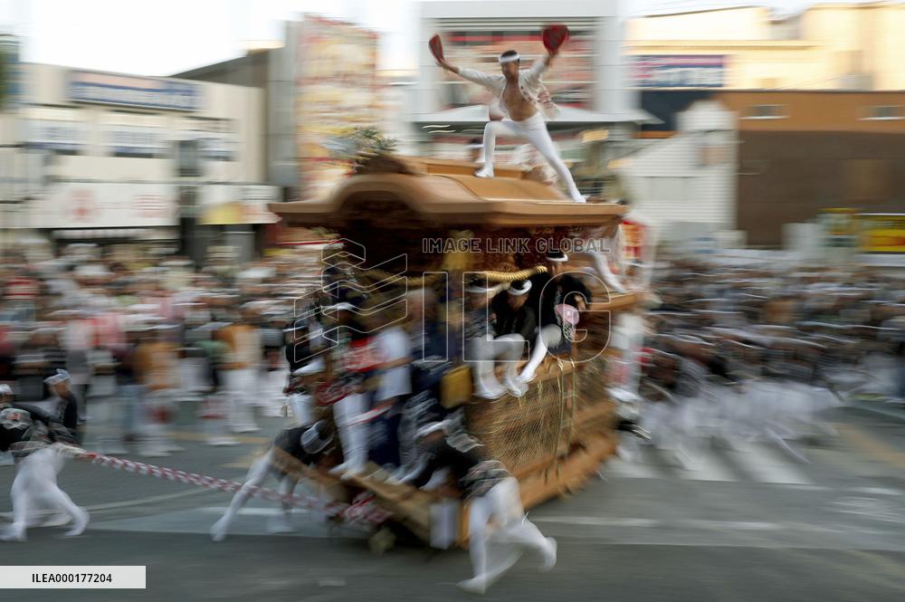 Kishiwada Danjiri Festival begins in Osaka