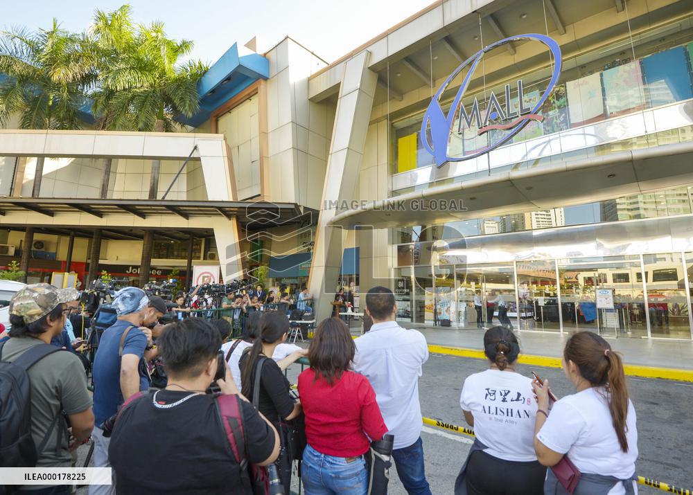 30 people taken hostage in Manila shopping mall