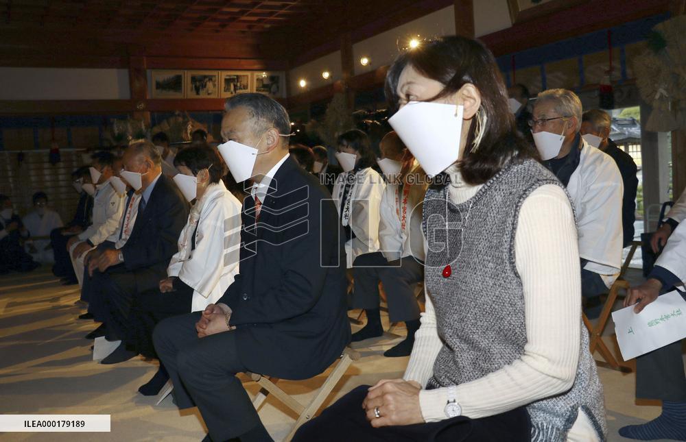 Shinto ritual praying for coronavirus outbreak to end