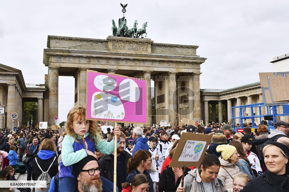 Young people participate in global climate strike