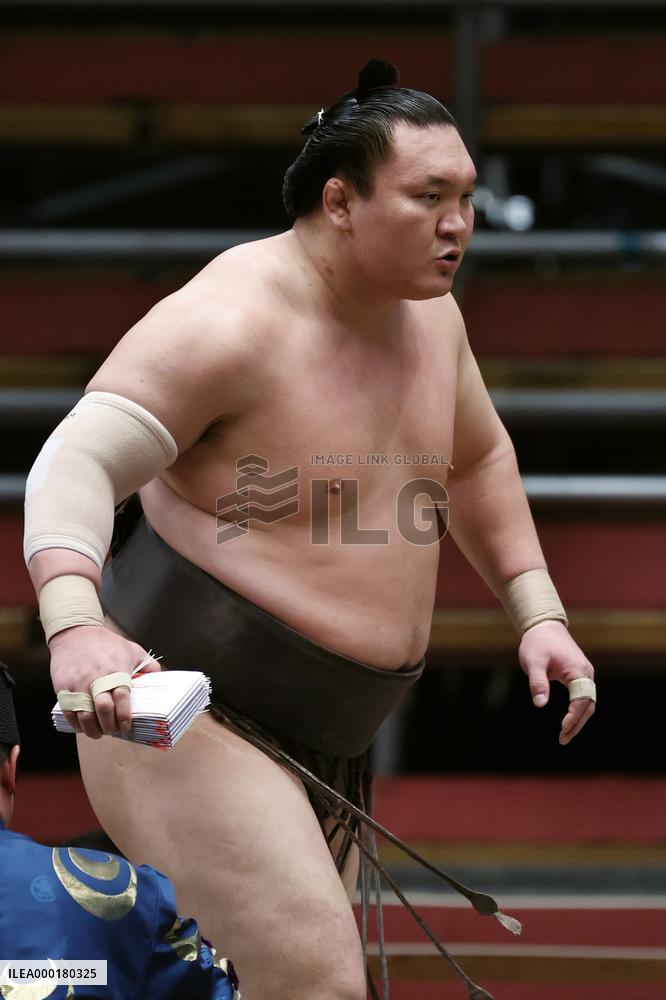 Sumo: Spring tournament without fans