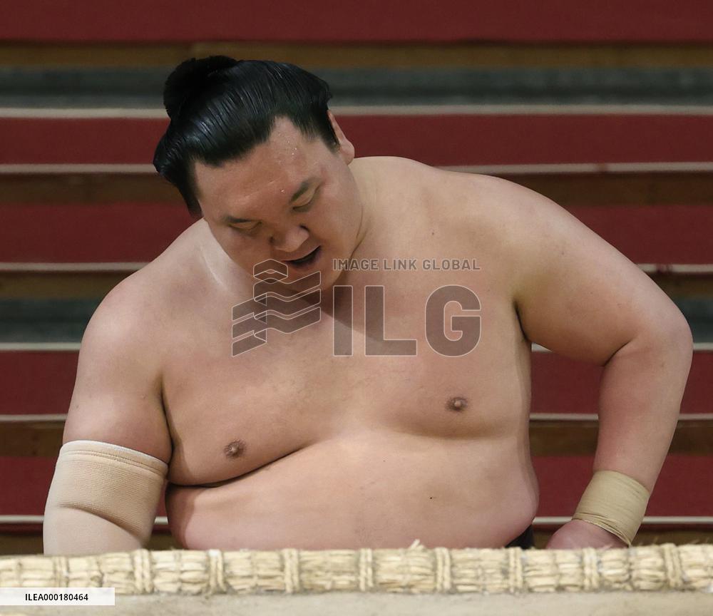 Sumo: Spring tournament without fans