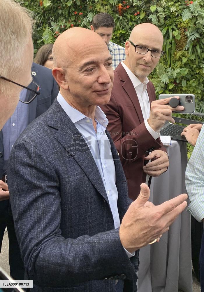Amazon CEO Bezos