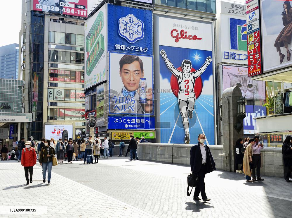 Foreign visitors to Japan drop 58% over coronavirus