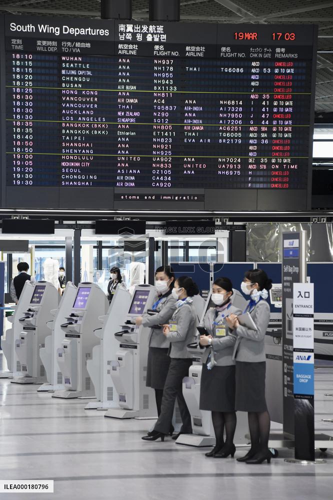 Foreign visitors to Japan drop 58% over coronavirus
