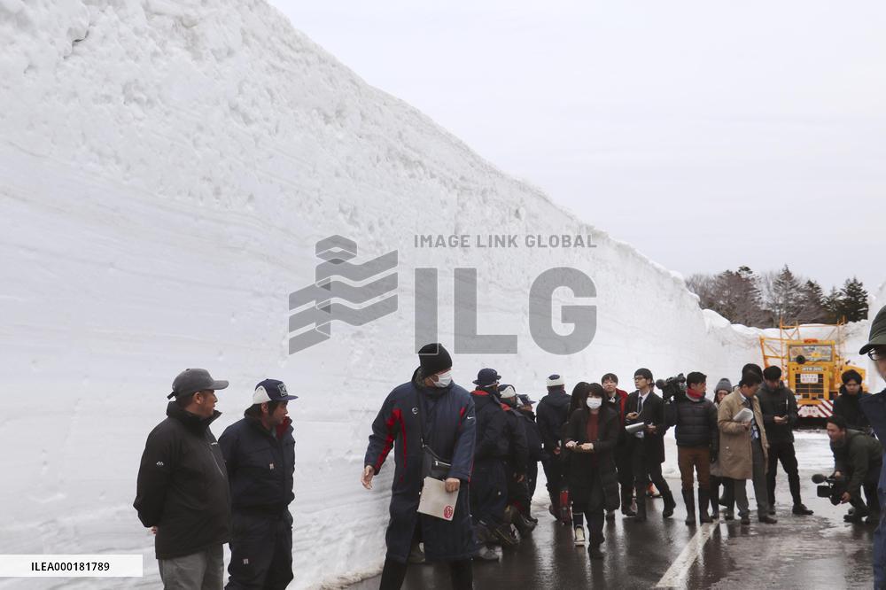 Snow removed from road in northeastern Japan