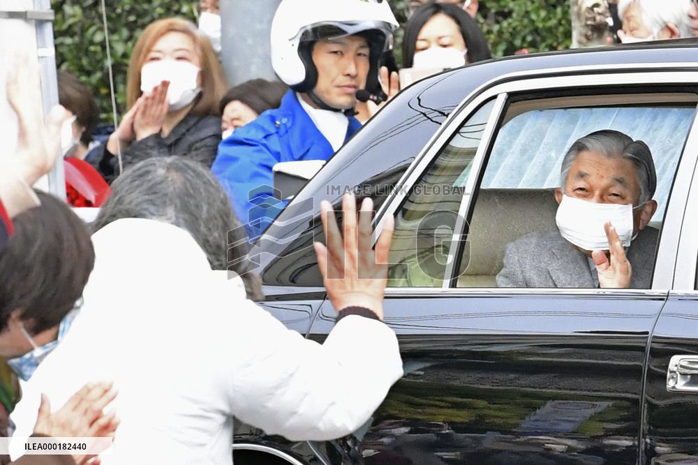 Former Japan emperor's move into temporary home
