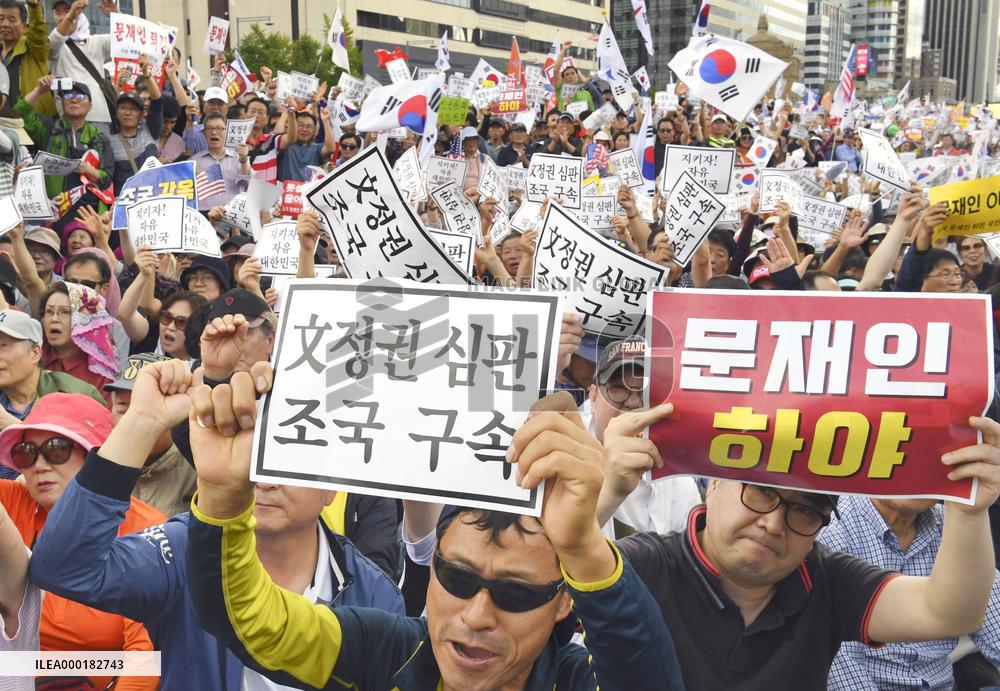 Protest against justice minister in S. Korea