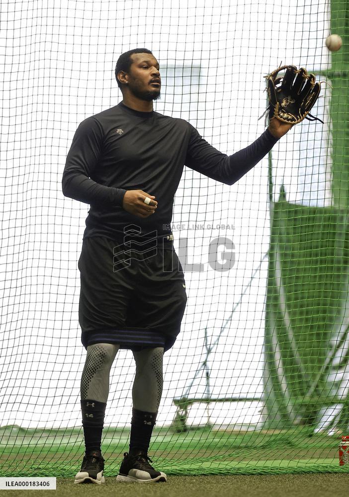 Baseball: Orix outfielder Adam Jones