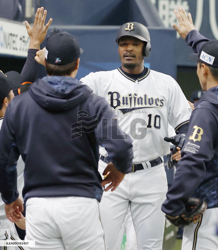 Baseball: Orix outfielder Adam Jones