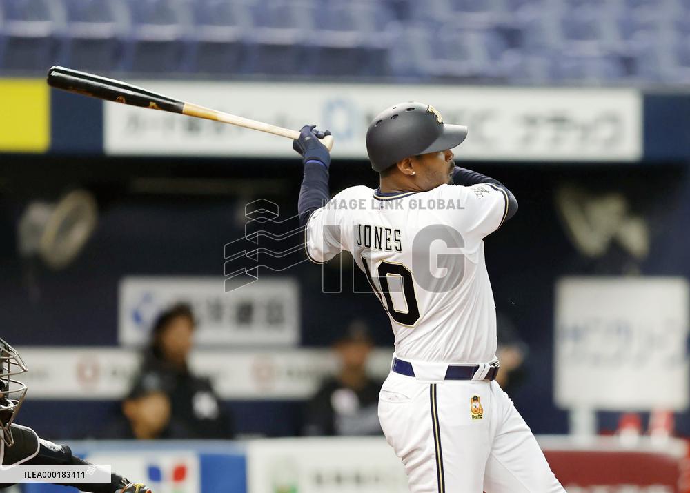 Baseball: Orix outfielder Adam Jones