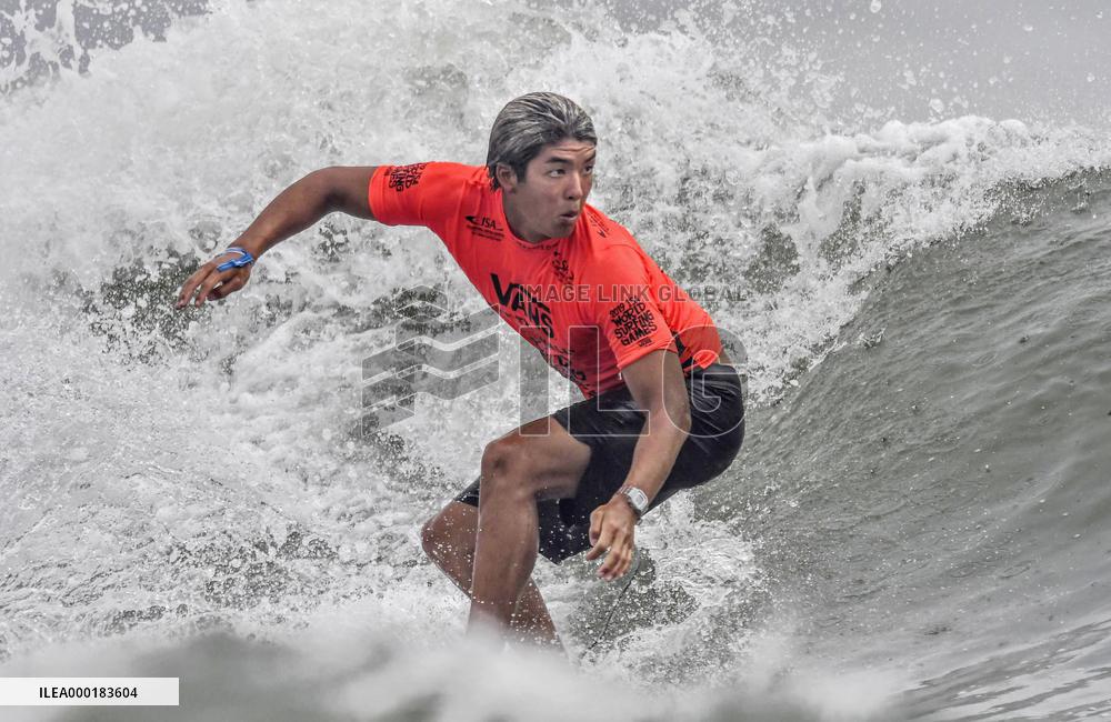 Surfing: Kanoa Igarashi