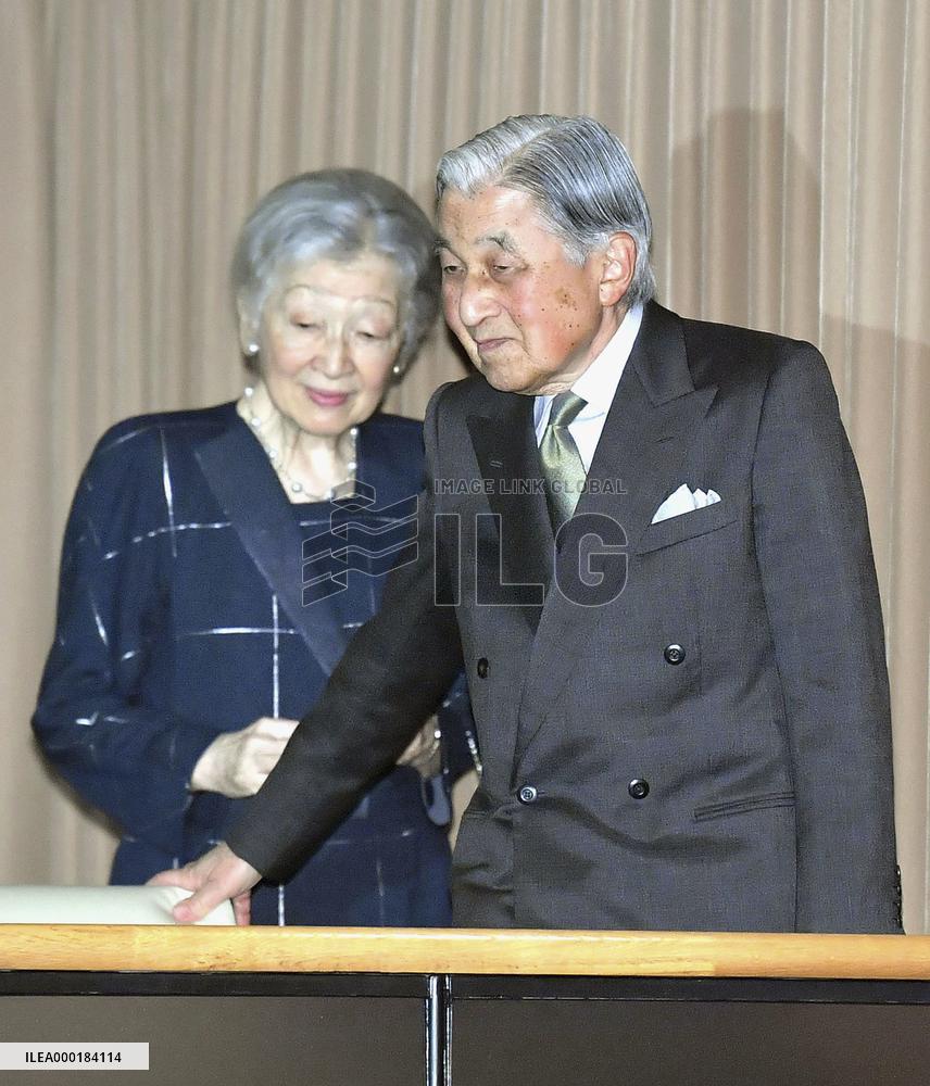 Former Japan emperor, empress at theatre