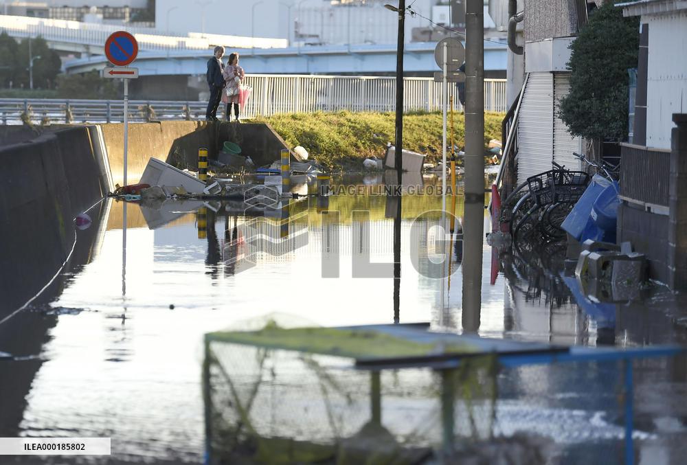 Powerful typhoon in Japan