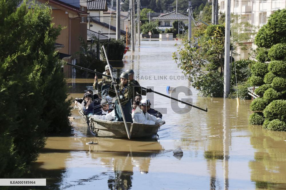 Powerful typhoon in Japan