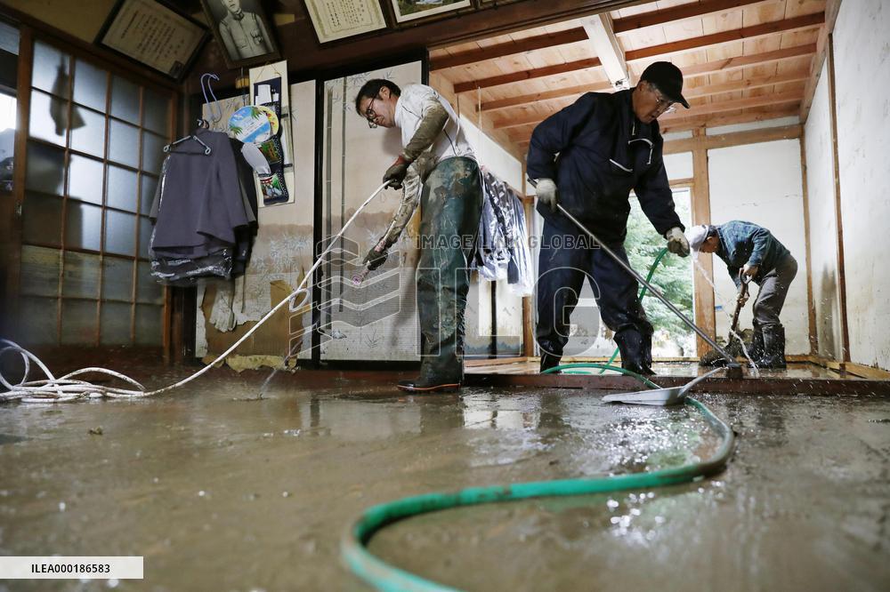 Powerful typhoon in Japan