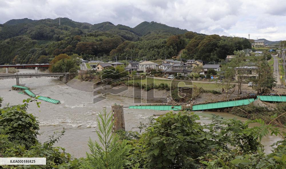 Powerful typhoon in Japan