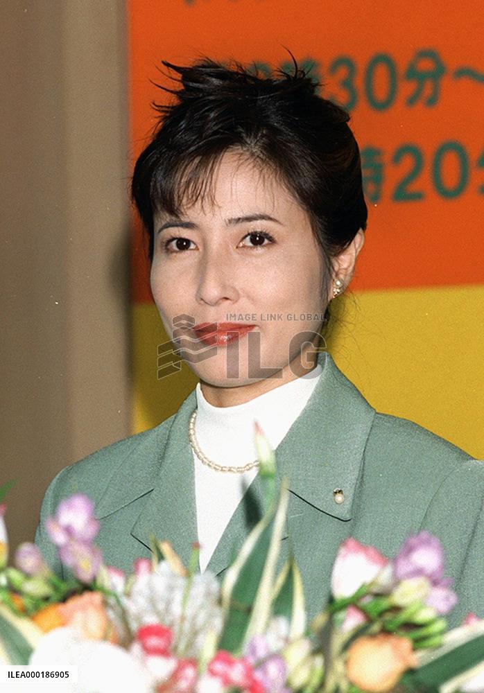 Coronavirus death of Japanese actress Kumiko Okae