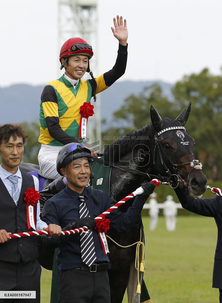Horse racing: Take, World Premiere walk Kikka-sho red carpet