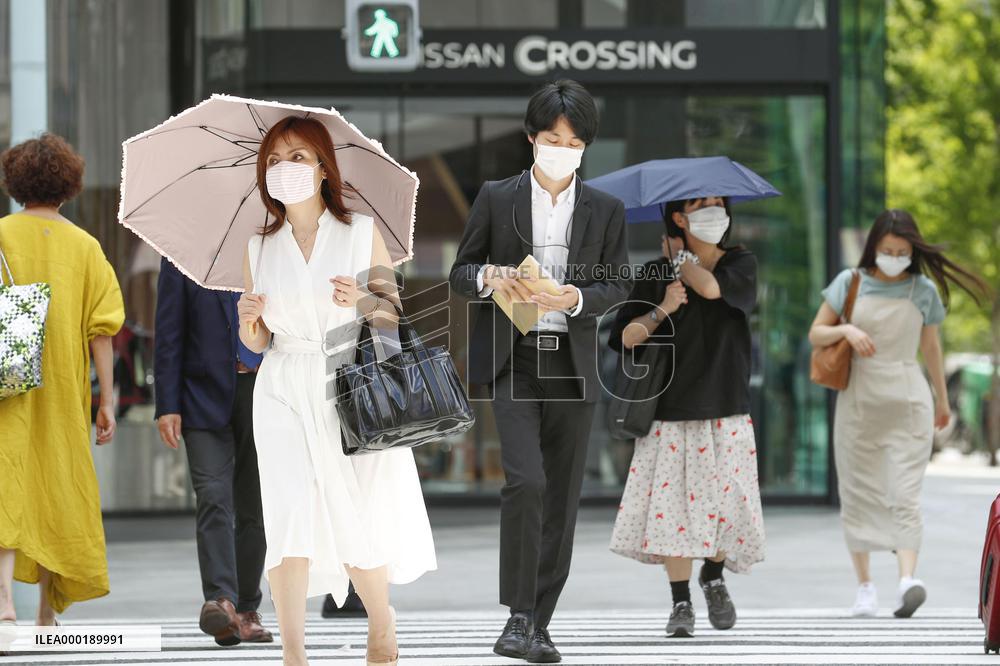 Unseasonably hot weather in Japan