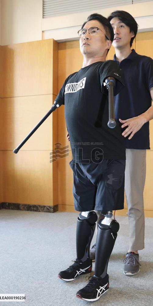 "Robot" artificial legs