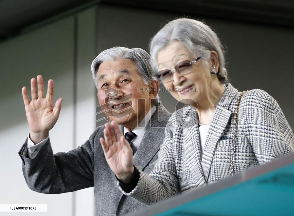 Former Japan emperor, empress at RWC