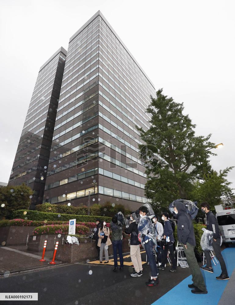 Top prosecutor to resign over gambling scandal