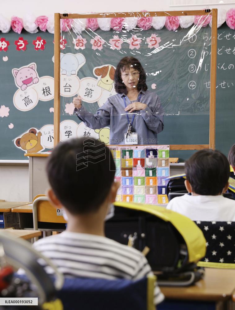 Coronavirus measures at school in Japan