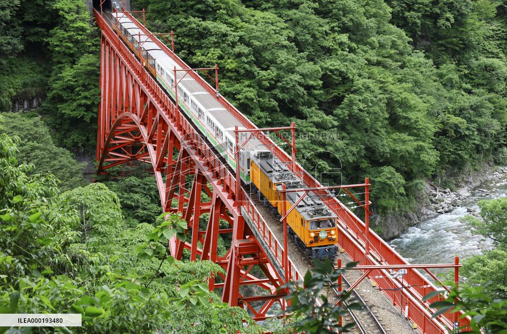 Kurobe Gorge sightseeing train