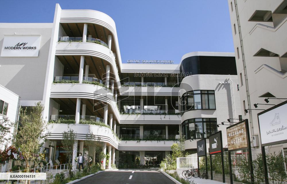 Delayed opening of commercial complex in Fukuoka