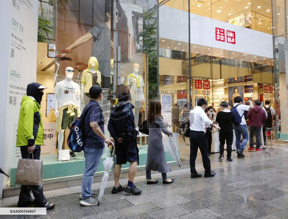 Launch of Uniqlo fast-drying face masks